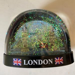 snow globes,London